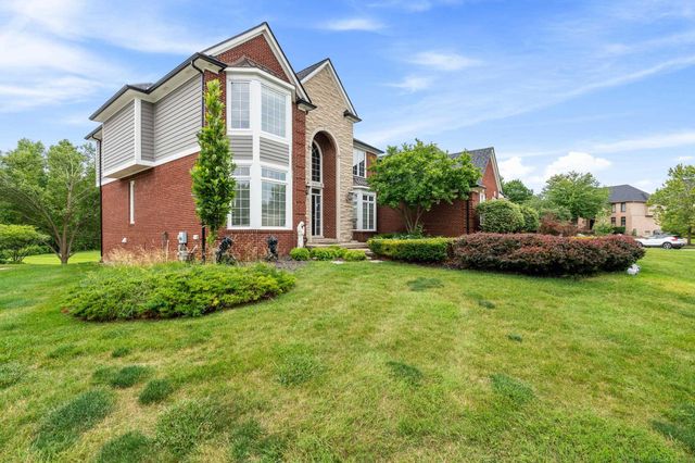 2250 Hawthorne Drive, Utica, MI 48316