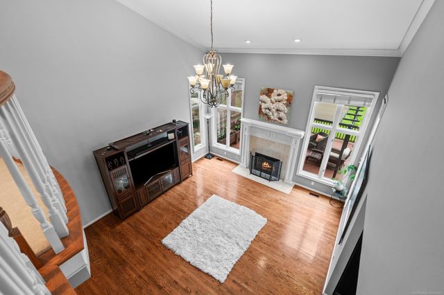2250 Hawthorne Drive, Utica, MI 48316
