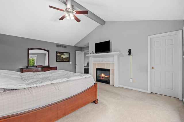 2250 Hawthorne Drive, Utica, MI 48316