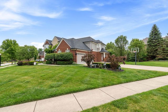 2250 Hawthorne Drive, Utica, MI 48316