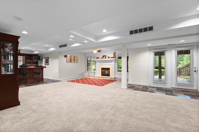 2250 Hawthorne Drive, Utica, MI 48316