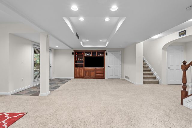 2250 Hawthorne Drive, Utica, MI 48316