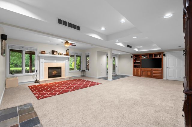 2250 Hawthorne Drive, Utica, MI 48316