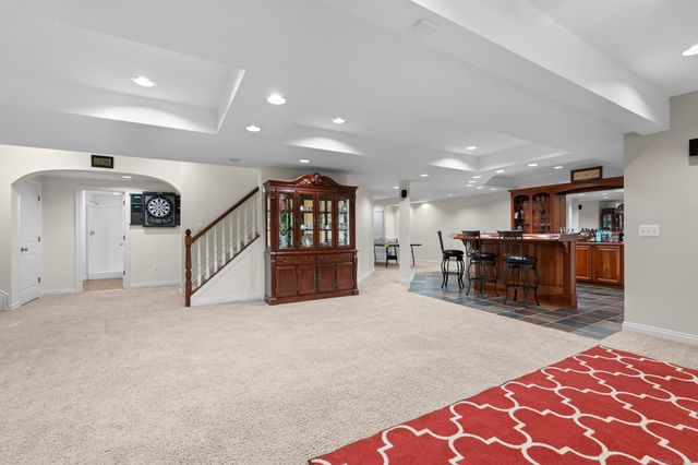 2250 Hawthorne Drive, Utica, MI 48316