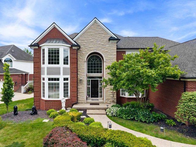2250 Hawthorne Drive, Utica, MI 48316