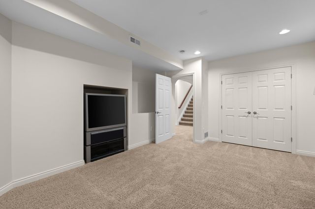 2250 Hawthorne Drive, Utica, MI 48316