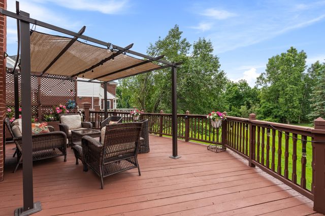 2250 Hawthorne Drive, Utica, MI 48316