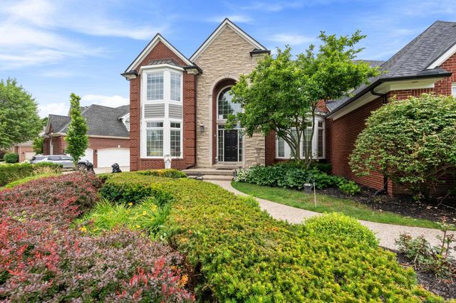 2250 Hawthorne Drive, Utica, MI 48316