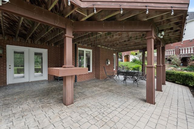 2250 Hawthorne Drive, Utica, MI 48316