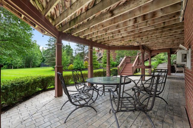 2250 Hawthorne Drive, Utica, MI 48316