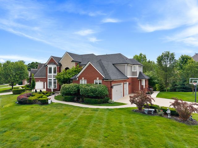 2250 Hawthorne Drive, Utica, MI 48316