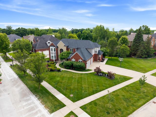2250 Hawthorne Drive, Utica, MI 48316