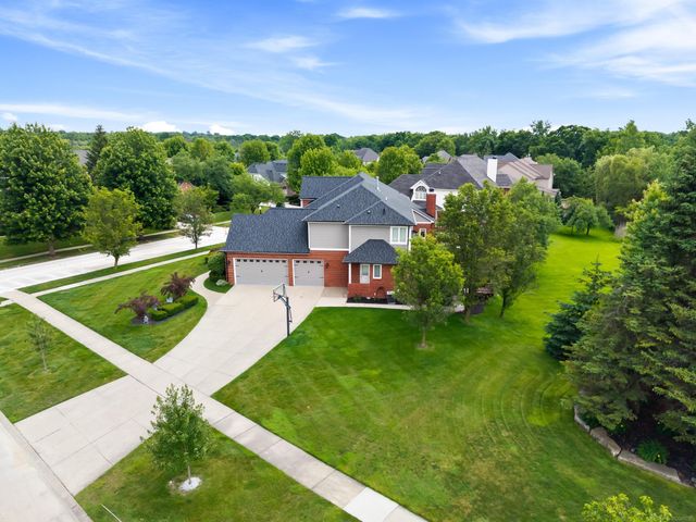 2250 Hawthorne Drive, Utica, MI 48316