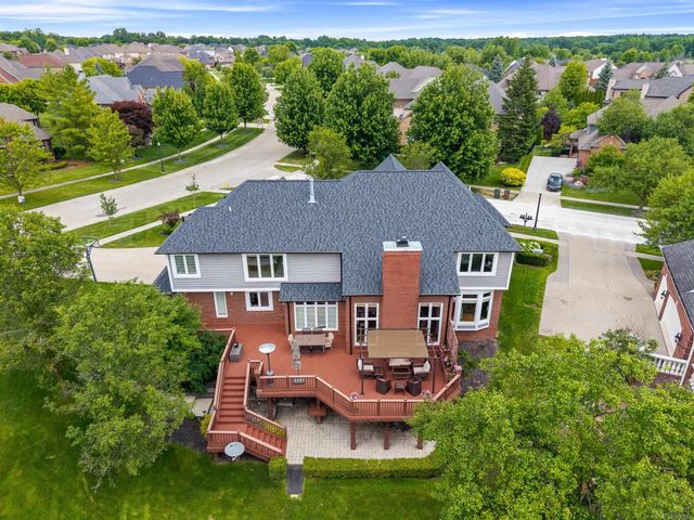 2250 Hawthorne Drive, Utica, MI 48316