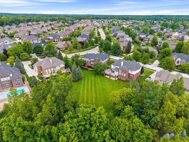 2250 Hawthorne Drive, Utica, MI 48316