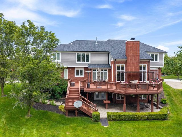 2250 Hawthorne Drive, Utica, MI 48316