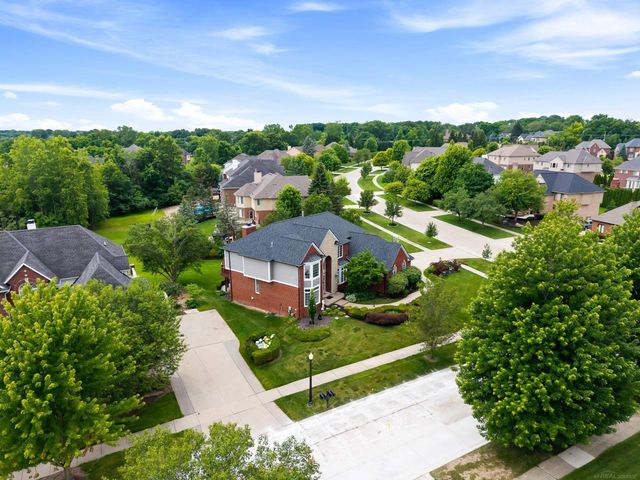 2250 Hawthorne Drive, Utica, MI 48316