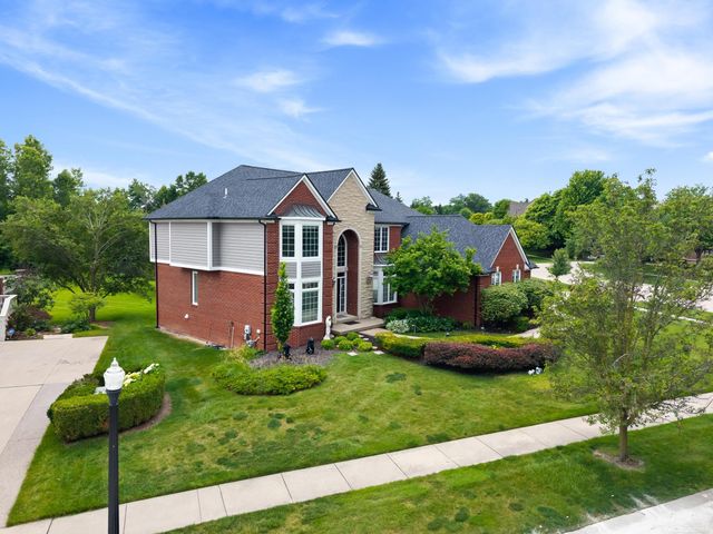 2250 Hawthorne Drive, Utica, MI 48316