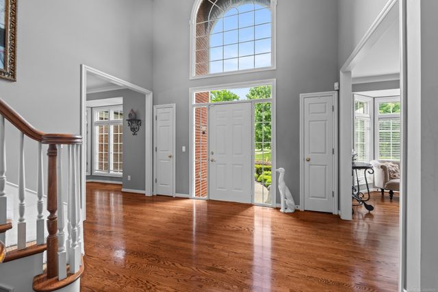 2250 Hawthorne Drive, Utica, MI 48316