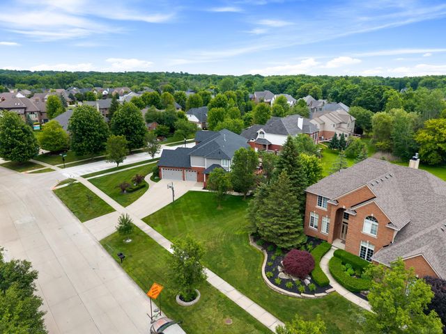 2250 Hawthorne Drive, Utica, MI 48316