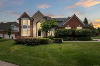 2250 Hawthorne Drive, Utica, MI 48316