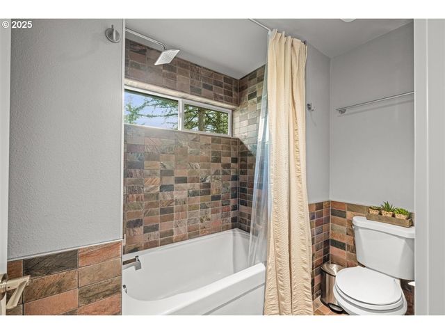 2193 Ne 3RD Ave, Camas, WA 98607