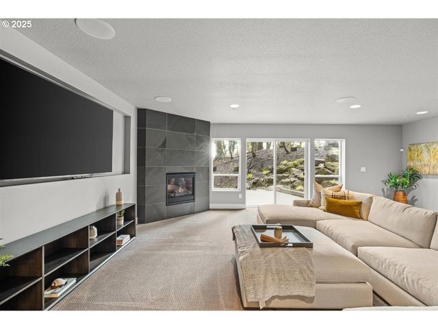 2193 Ne 3RD Ave, Camas, WA 98607