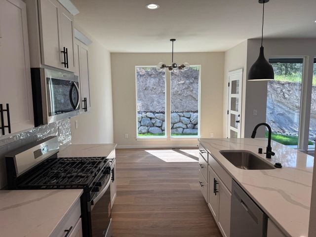 4420 S Willow Ln, Spokane, WA 99216