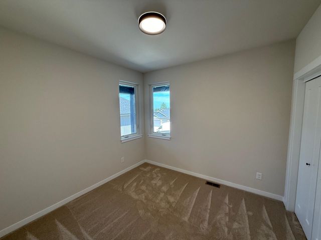 4420 S Willow Ln, Spokane, WA 99216