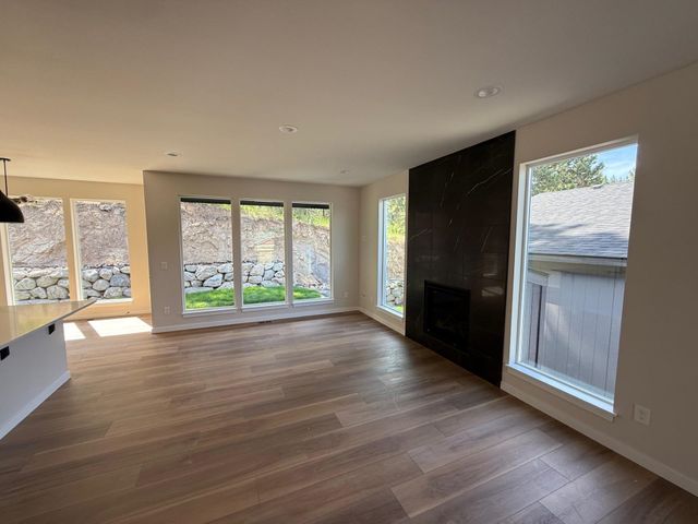 4420 S Willow Ln, Spokane, WA 99216