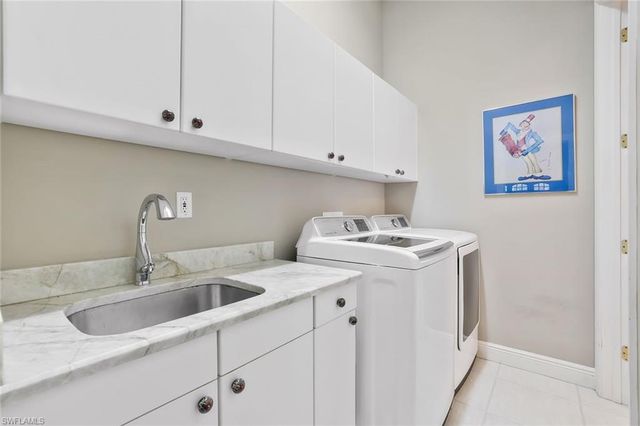 910 Villa Florenza DR, Naples, FL 34119