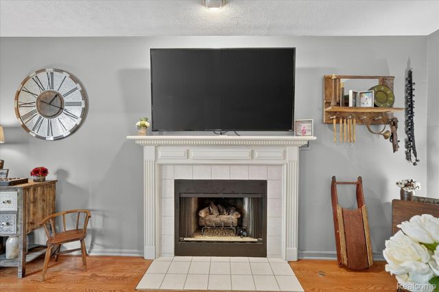 764 Town Trail, Pinckney Village, MI 48169