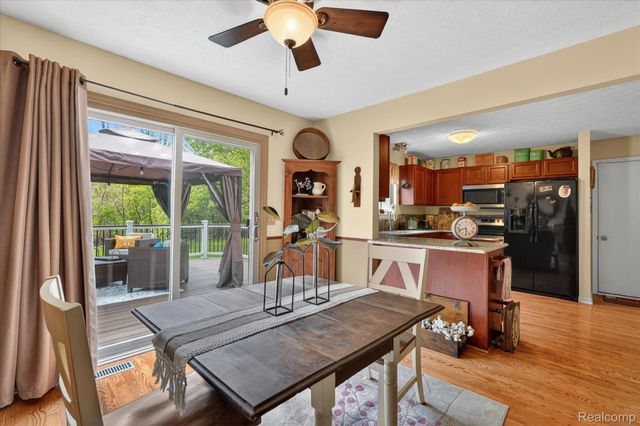 764 Town Trail, Pinckney Village, MI 48169