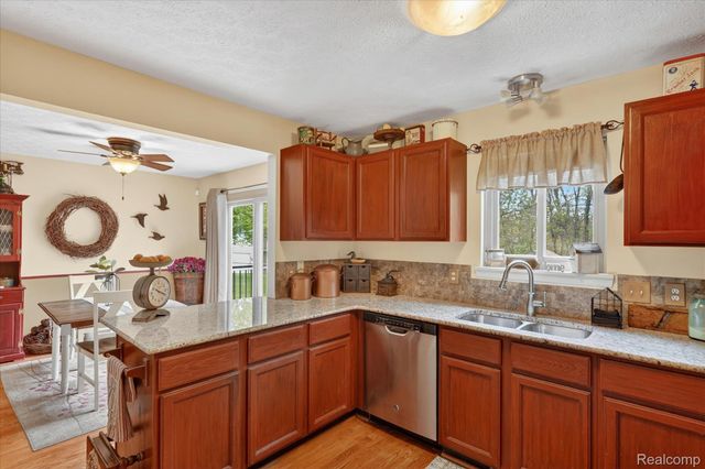 764 Town Trail, Pinckney Village, MI 48169