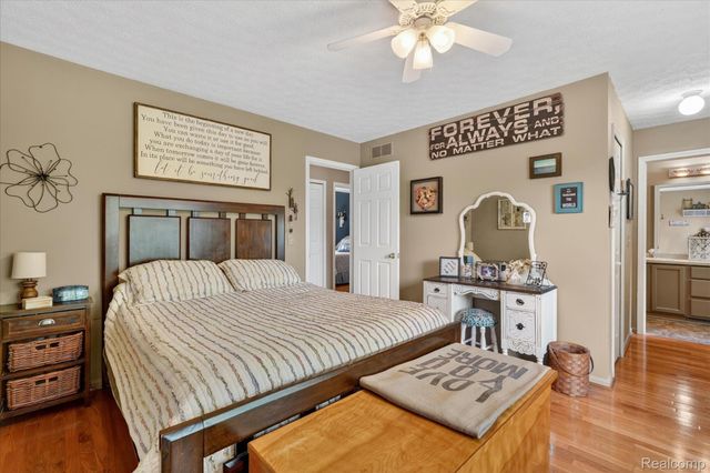 764 Town Trail, Pinckney Village, MI 48169