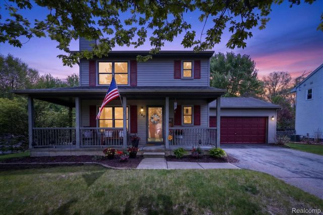 764 Town Trail, Pinckney Village, MI 48169