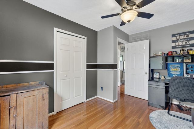 764 Town Trail, Pinckney Village, MI 48169