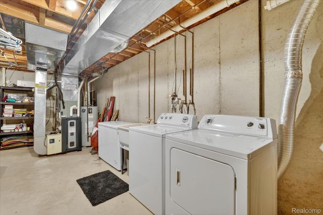 764 Town Trail, Pinckney Village, MI 48169
