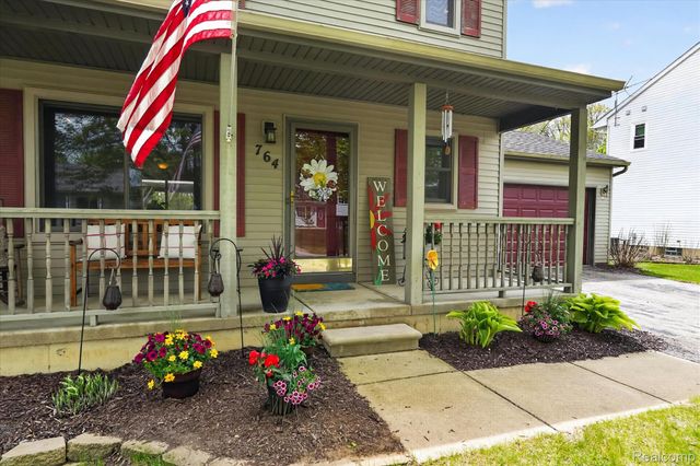 764 Town Trail, Pinckney Village, MI 48169