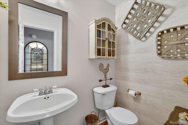 764 Town Trail, Pinckney Village, MI 48169