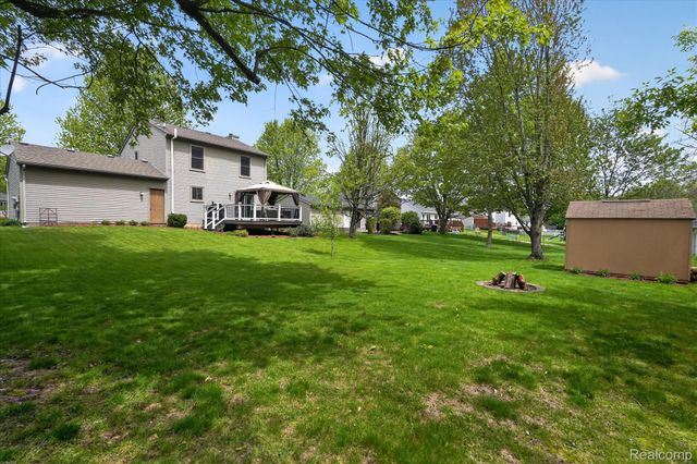 764 Town Trail, Pinckney Village, MI 48169