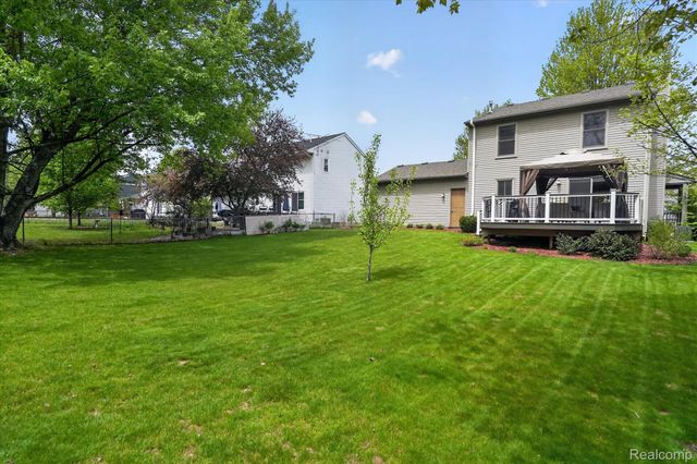 764 Town Trail, Pinckney Village, MI 48169