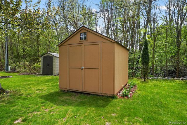 764 Town Trail, Pinckney Village, MI 48169