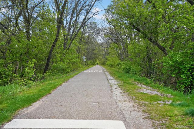 764 Town Trail, Pinckney Village, MI 48169