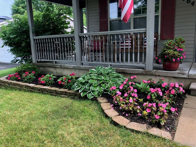 764 Town Trail, Pinckney Village, MI 48169
