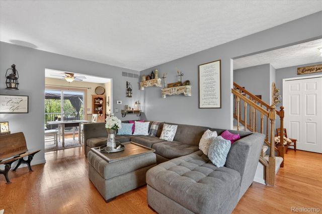 764 Town Trail, Pinckney Village, MI 48169