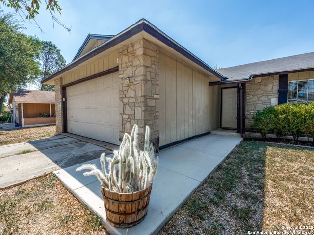 5615 Wood Climb St, San Antonio, TX 78233