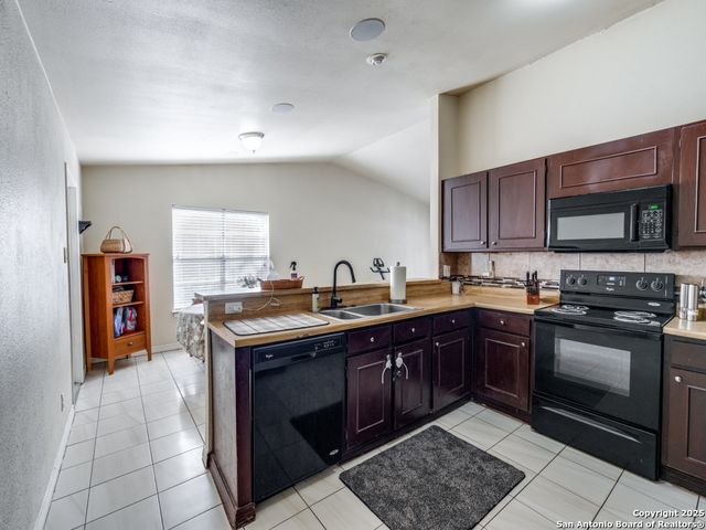 5615 Wood Climb St, San Antonio, TX 78233