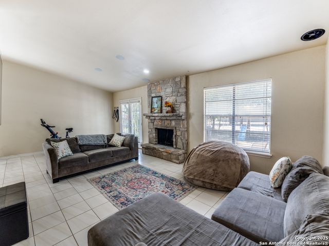 5615 Wood Climb St, San Antonio, TX 78233