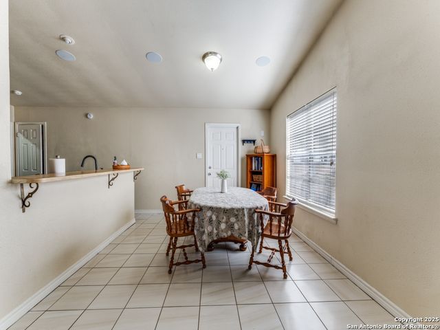 5615 Wood Climb St, San Antonio, TX 78233